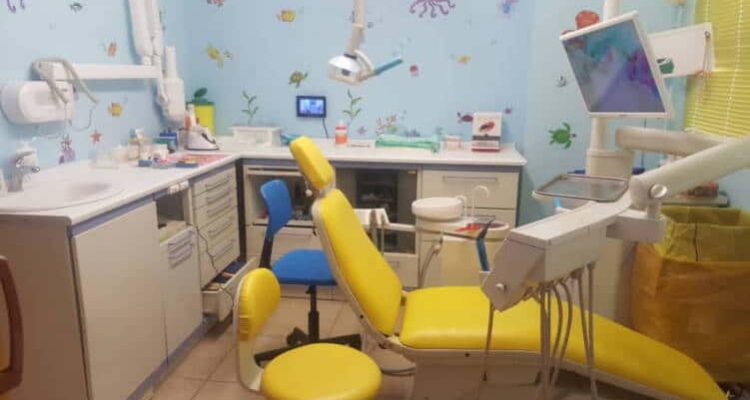 Οδοντίατρος, Αποστολοπούλου Δάφνη, παιδοδοντίατρος