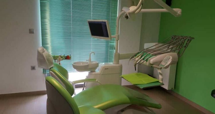 Χειρουργός οδοντίατρος, Βιβή Μηνάγια